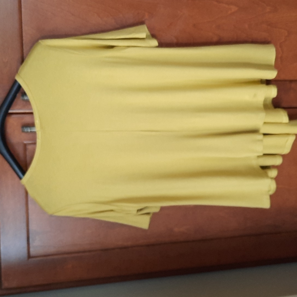 SHORT SLEEVE TOP - Picture 2 of 4